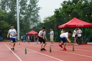 辽科大操场吃瓜,校园生活新趣味